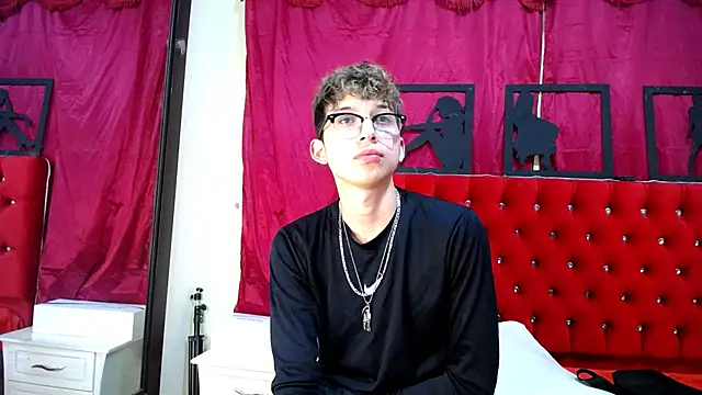 Snapshot of _Thomas_hot_ chatting on February 16, 2025, 7:27 pm Thomas hot online show from February 16, 2025, 7:27 pm