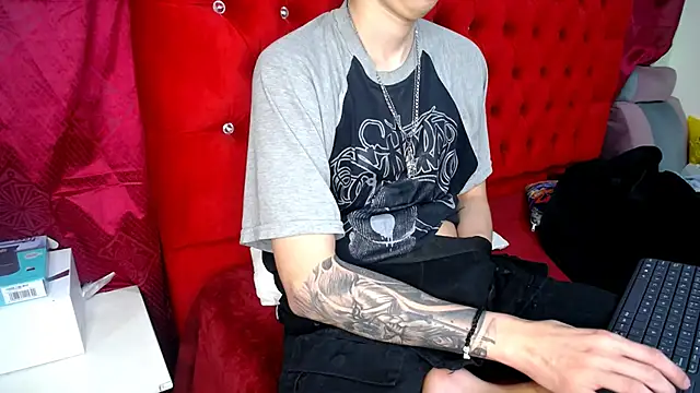 Snapshot of _Thomas_hot_ chatting on March 19, 2025, 6:57 am Thomas hot online show from March 19, 2025, 6:57 am