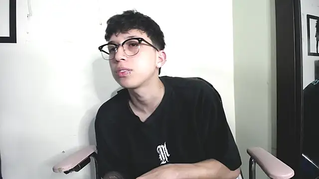 Snapshot of _Thomas_hot_ chatting on November 25, 2025, 5:40 am Thomas hot online show from November 25, 2025, 5:40 am