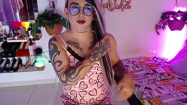 Snapshot of Laveneno_ortiz07 chatting on November 22, 2025, 12:09 am Laveneno ortiz07 online show from November 22, 2025, 12:09 am