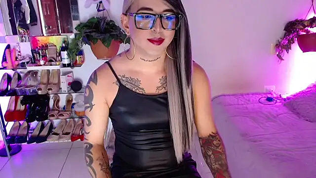 Laveneno ortiz07 online show from May 4, 2026, 11:12 pm