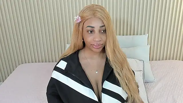 Snapshot of charlottebrowns_ chatting on June 11, 2026, 12:03 pm charlottebrowns online show from June 11, 2026, 12:03 pm