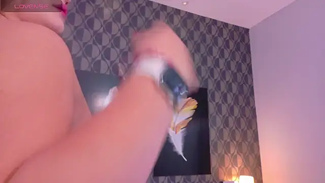 Snapshot of SharomRoss chatting on February 13, 2025, 10:54 pm SharomRoss online show from February 13, 2025, 10:54 pm