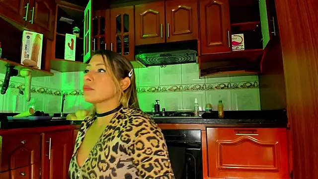 Snapshot of LaureenHills chatting on February 8, 2025, 2:58 am LaureenHills online show from February 8, 2025, 2:58 am