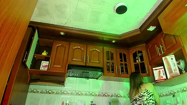 Snapshot of LaureenHills chatting on February 19, 2025, 3:17 am LaureenHills online show from February 19, 2025, 3:17 am