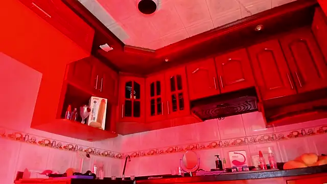 Snapshot of LaureenHills chatting on February 25, 2025, 3:20 am LaureenHills online show from February 25, 2025, 3:20 am