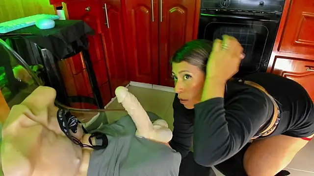 Snapshot of LaureenHills chatting on March 11, 2025, 9:45 am LaureenHills online show from March 11, 2025, 9:45 am