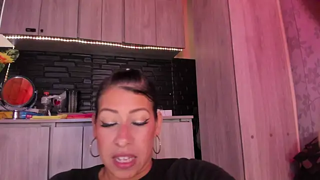 Snapshot of LaureenHills chatting on November 13, 2025, 10:19 pm LaureenHills online show from November 13, 2025, 10:19 pm