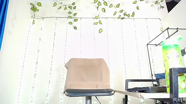 xmissinchesxx online show from January 28, 2025, 4:08 am