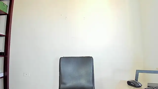 xmissinchesxx online show from September 10, 2025, 9:04 pm