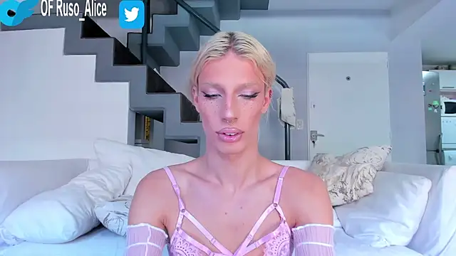 AliceSnowCatt online show from December 17, 2024, 5:26 pm