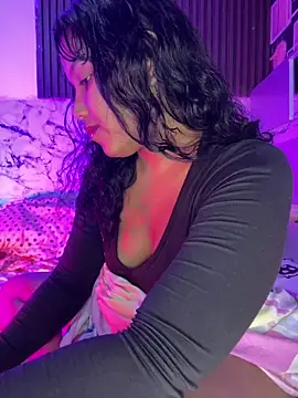 Snapshot of Loaysi chatting on December 3, 2024, 2:27 pm Loaysi online show from December 3, 2024, 2:27 pm