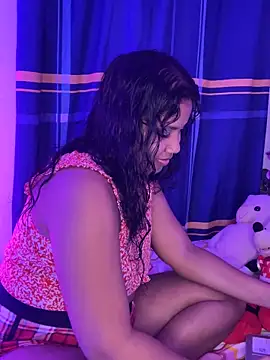 Snapshot of Loaysi chatting on December 10, 2024, 6:17 pm Loaysi online show from December 10, 2024, 6:17 pm