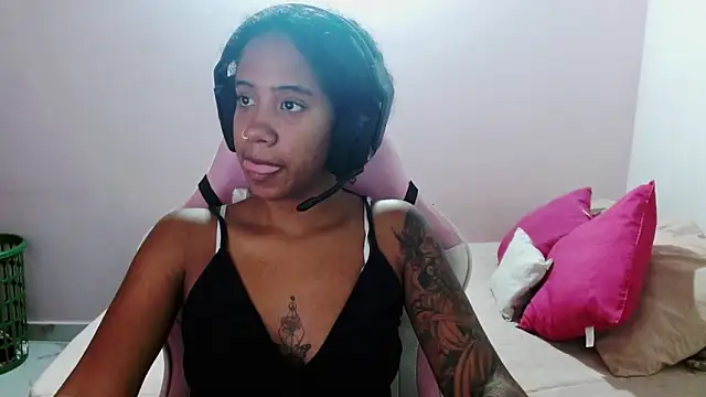 Snapshot of TiffanyRoouse chatting on December 12, 2024, 12:38 am TiffanyRoouse online show from December 12, 2024, 12:38 am