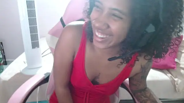 Snapshot of TiffanyRoouse chatting on January 4, 2025, 12:37 am TiffanyRoouse online show from January 4, 2025, 12:37 am