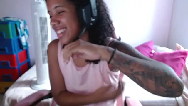 Snapshot of TiffanyRoouse chatting on January 19, 2025, 10:39 pm TiffanyRoouse online show from January 19, 2025, 10:39 pm