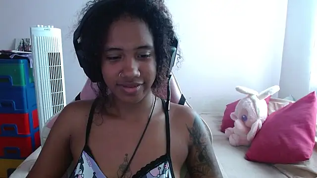 Snapshot of TiffanyRoouse chatting on March 1, 2025, 7:04 pm TiffanyRoouse online show from March 1, 2025, 7:04 pm