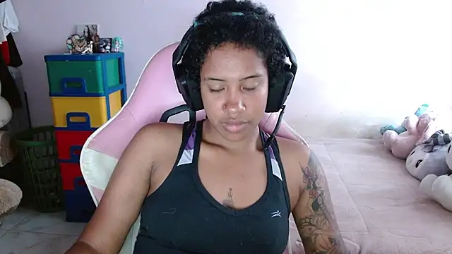 Snapshot of TiffanyRoouse chatting on November 4, 2025, 9:36 pm TiffanyRoouse online show from November 4, 2025, 9:36 pm