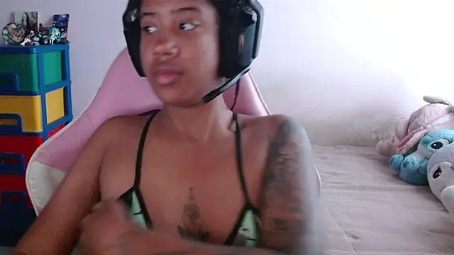 Snapshot of TiffanyRoouse chatting on November 24, 2025, 9:47 pm TiffanyRoouse online show from November 24, 2025, 9:47 pm