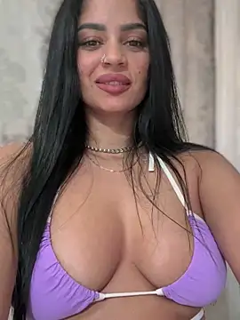 Snapshot of _adelle chatting on February 9, 2025, 10:53 am adelle online show from February 9, 2025, 10:53 am