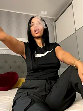 Snapshot of _adelle chatting on September 17, 2025, 11:56 am adelle online show from September 17, 2025, 11:56 am