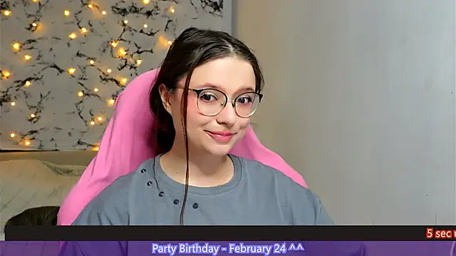 Snapshot of me__hanna chatting on February 23, 2025, 9:05 pm me hanna online show from February 23, 2025, 9:05 pm