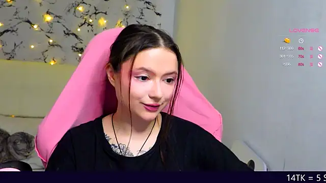 Snapshot of me__hanna chatting on March 8, 2025, 12:00 am me hanna online show from March 8, 2025, 12:00 am