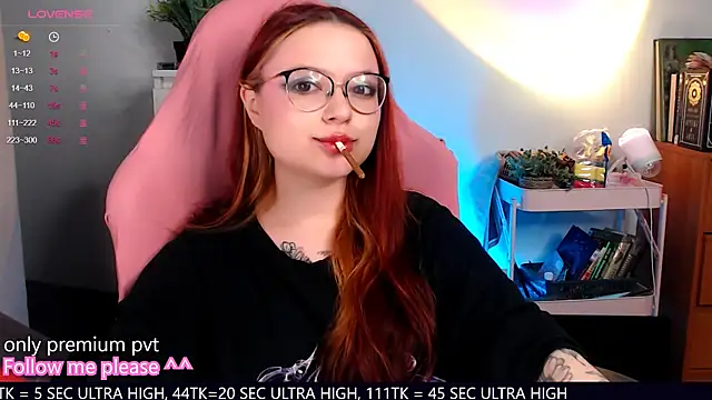 Snapshot of me__hanna chatting on October 1, 2025, 10:05 pm me hanna online show from October 1, 2025, 10:05 pm