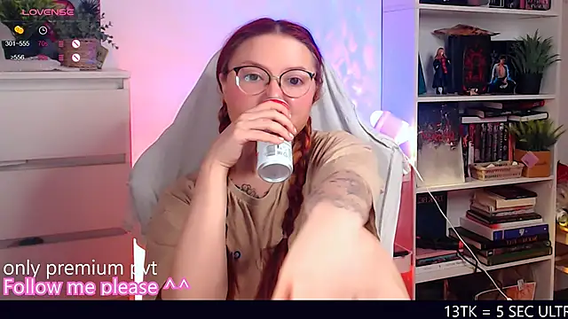 Snapshot of me__hanna chatting on November 15, 2025, 10:15 pm me hanna online show from November 15, 2025, 10:15 pm