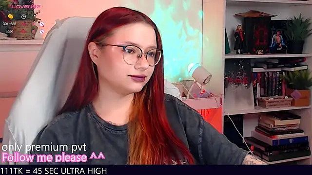 Snapshot of me__hanna chatting on November 18, 2025, 10:25 pm me hanna online show from November 18, 2025, 10:25 pm