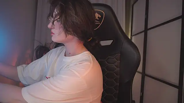 Snapshot of ELLIEJAY chatting on February 6, 2025, 8:23 pm ELLIEJAY online show from February 6, 2025, 8:23 pm