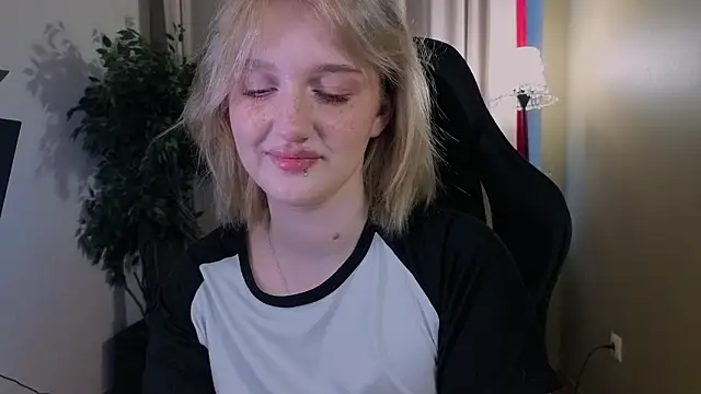 ELLIEJAY online show from March 12, 2026, 5:13 am