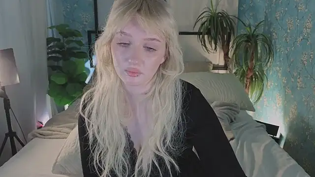 ELLIEJAY online show from June 13, 2026, 5:38 am