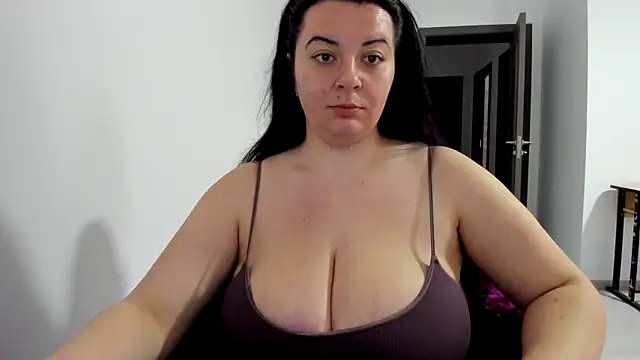 amiraisa11 online show from March 18, 2025, 5:52 am