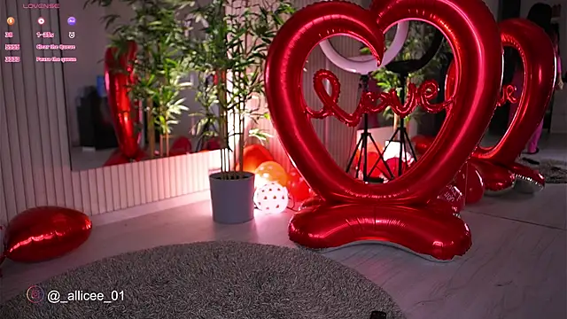 Snapshot of VanessaSimon chatting on February 15, 2025, 6:44 am VanessaSimon online show from February 15, 2025, 6:44 am