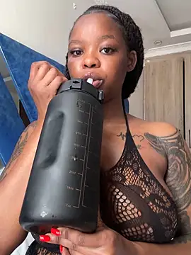 SexxyLunar online show from April 22, 2026, 7:33 am