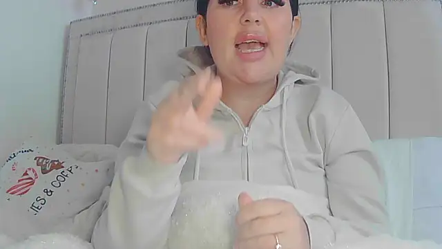 Snapshot of magical_mia chatting on November 18, 2025, 2:43 pm magical mia online show from November 18, 2025, 2:43 pm