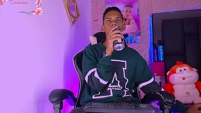 dilan alfonzo online show from April 26, 2026, 3:04 am