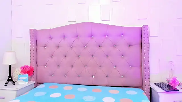 MonicaSchwartz online show from March 18, 2026, 7:50 pm