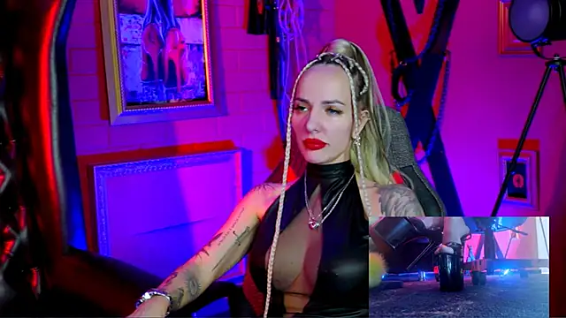 MonicaMaxwel online show from February 26, 2026, 10:03 am