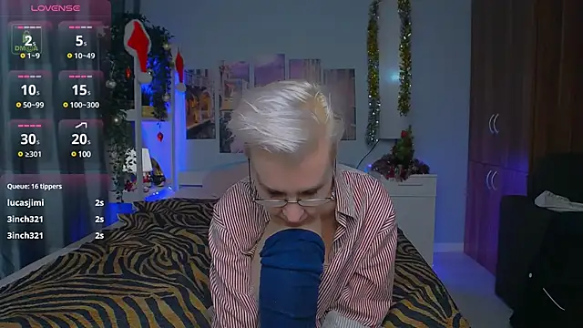 Snapshot of HelgaHimmell chatting on December 27, 2024, 1:53 am HelgaHimmell online show from December 27, 2024, 1:53 am