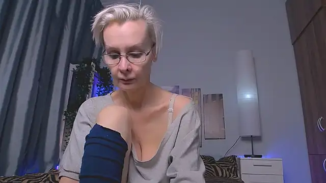 Snapshot of HelgaHimmell chatting on January 27, 2025, 3:37 am HelgaHimmell online show from January 27, 2025, 3:37 am