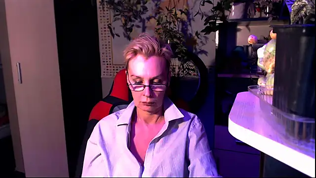 HelgaHimmell online show from June 11, 2026, 9:24 pm
