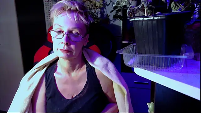Snapshot of HelgaHimmell chatting on June 26, 2026, 6:56 pm HelgaHimmell online show from June 26, 2026, 6:56 pm