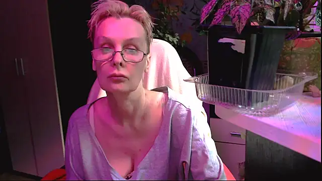 Snapshot of HelgaHimmell chatting on June 30, 2026, 5:14 pm HelgaHimmell online show from June 30, 2026, 5:14 pm