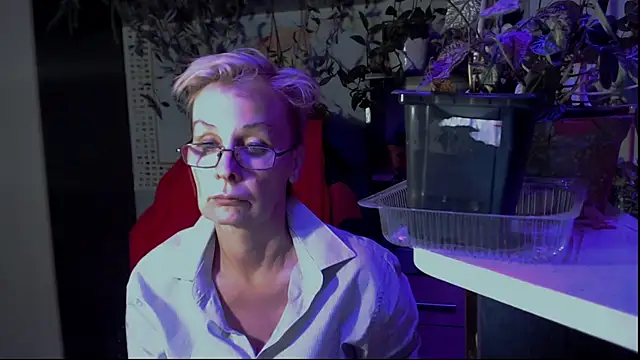 Snapshot of HelgaHimmell chatting on July 2, 2026, 4:13 pm HelgaHimmell online show from July 2, 2026, 4:13 pm