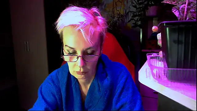Snapshot of HelgaHimmell chatting on July 20, 2026, 6:21 pm HelgaHimmell online show from July 20, 2026, 6:21 pm