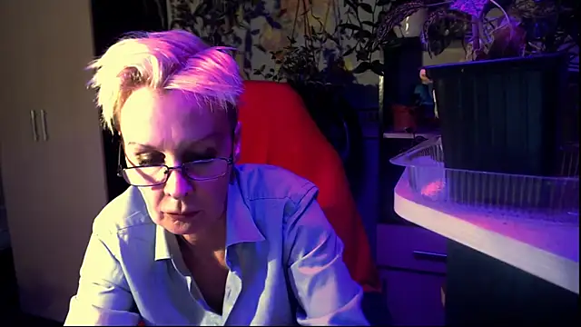 Snapshot of HelgaHimmell chatting on August 2, 2026, 6:17 pm HelgaHimmell online show from August 2, 2026, 6:17 pm