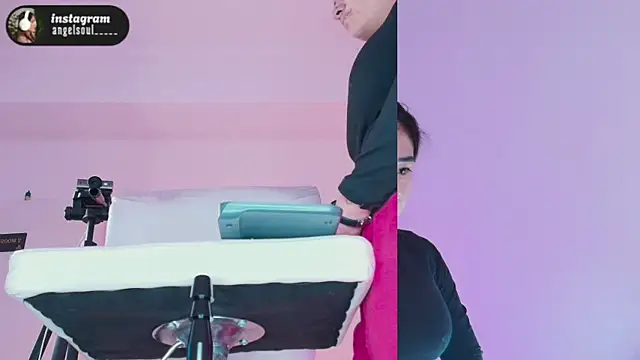 Snapshot of Angelst__ chatting on November 16, 2025, 8:20 am Angelst online show from November 16, 2025, 8:20 am