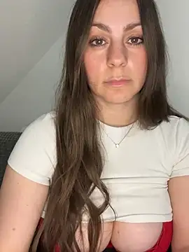 Snapshot of Loella-Rose chatting on May 12, 2026, 8:17 pm Loella-Rose online show from May 12, 2026, 8:17 pm